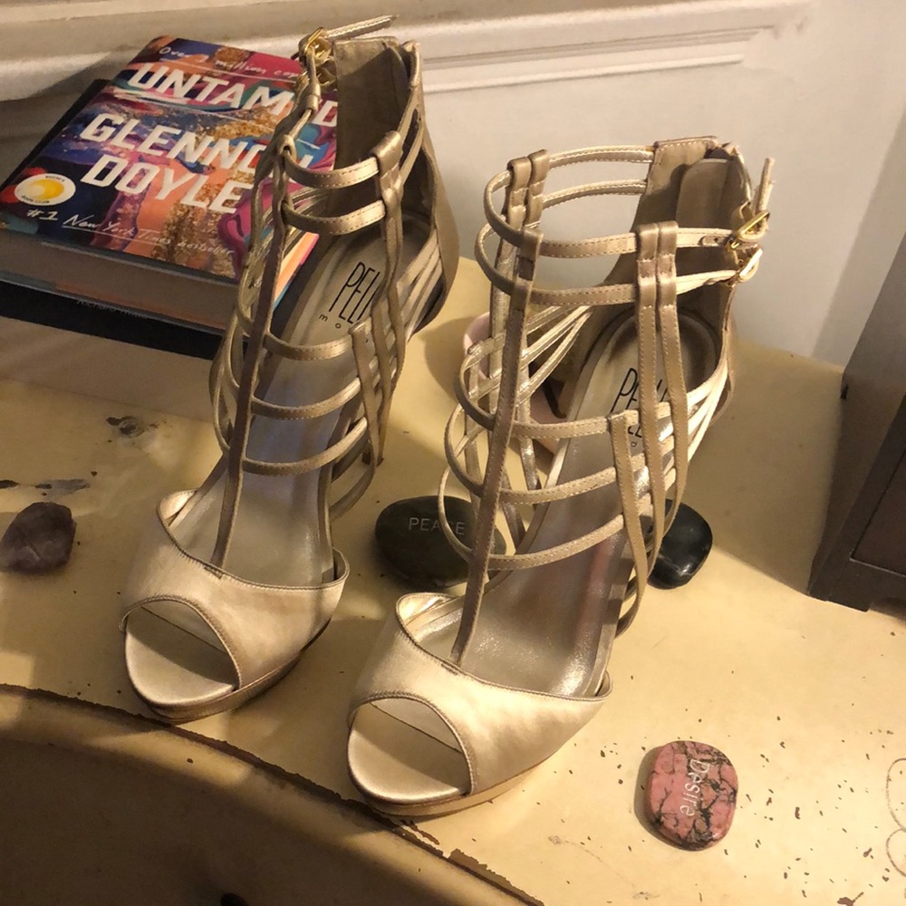 Pelle Moda fun heels Champagne stain